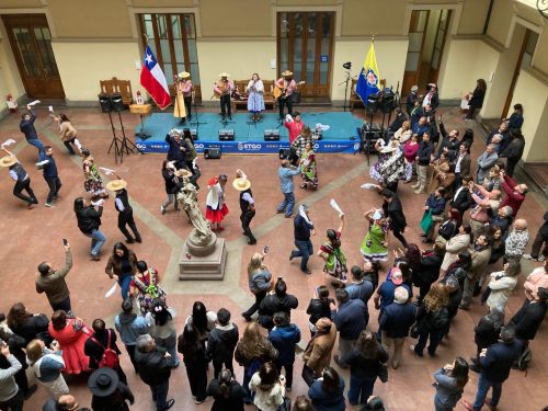 Marcela Sánchez Presidenta de la Asociación de Profesionales y Técnicos PEDRO DE VALDIVIA: “Nuestro reconocimiento y un saludo de Fiestas Patrias a todos los funcionarios que, a diario realizan una gran labor”.